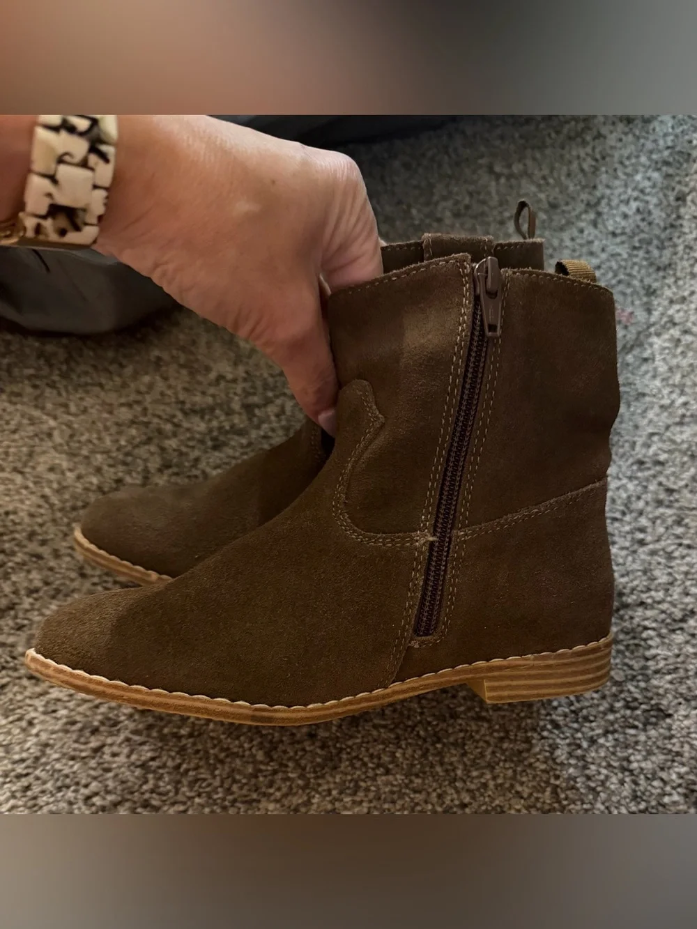 Girls gap kids suede boots size 1. EUC